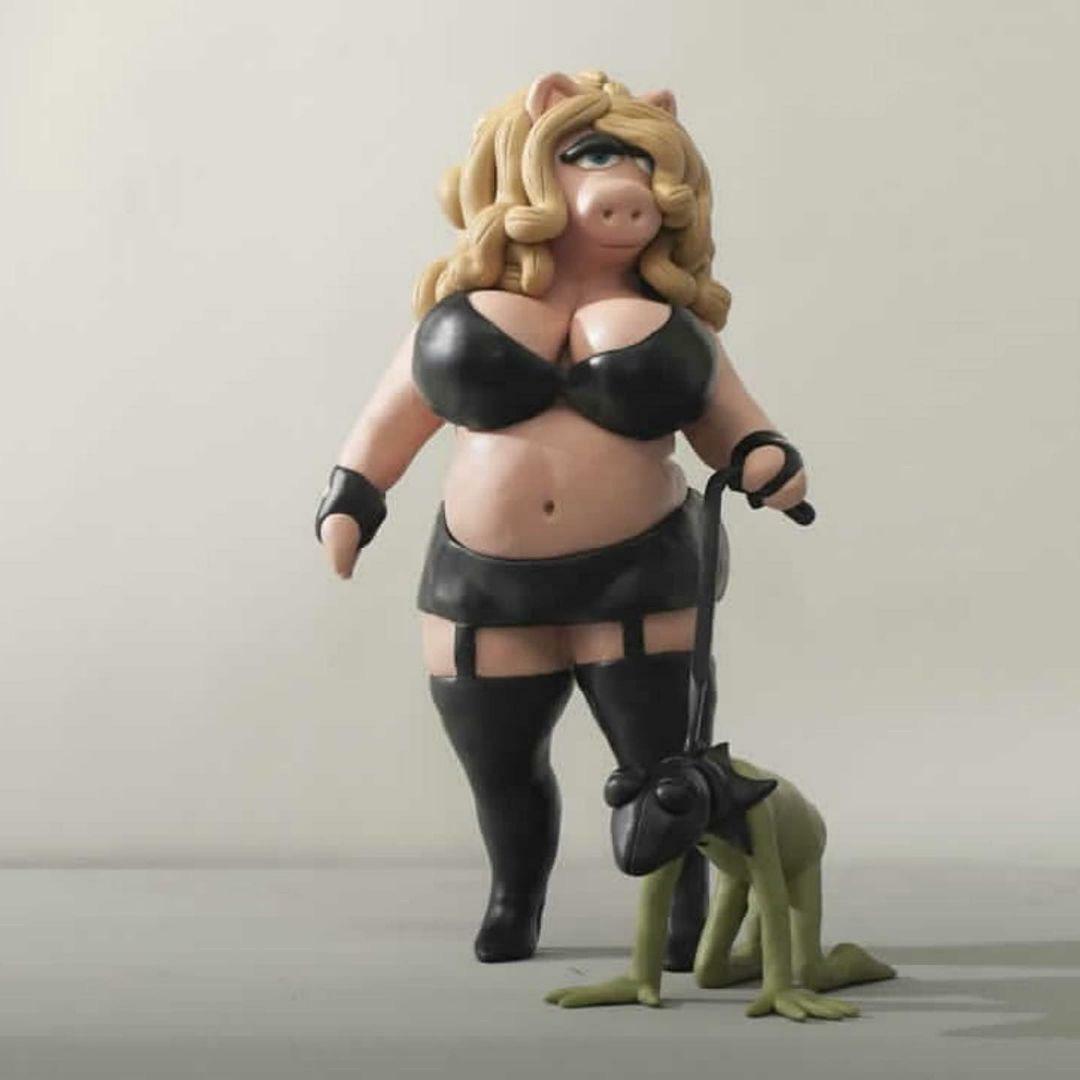 Kermit and Miss Piggy get freaky