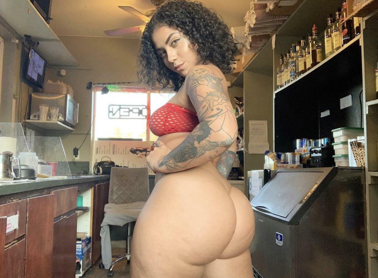 Big Ass Barista (saltysweetsabrina_)