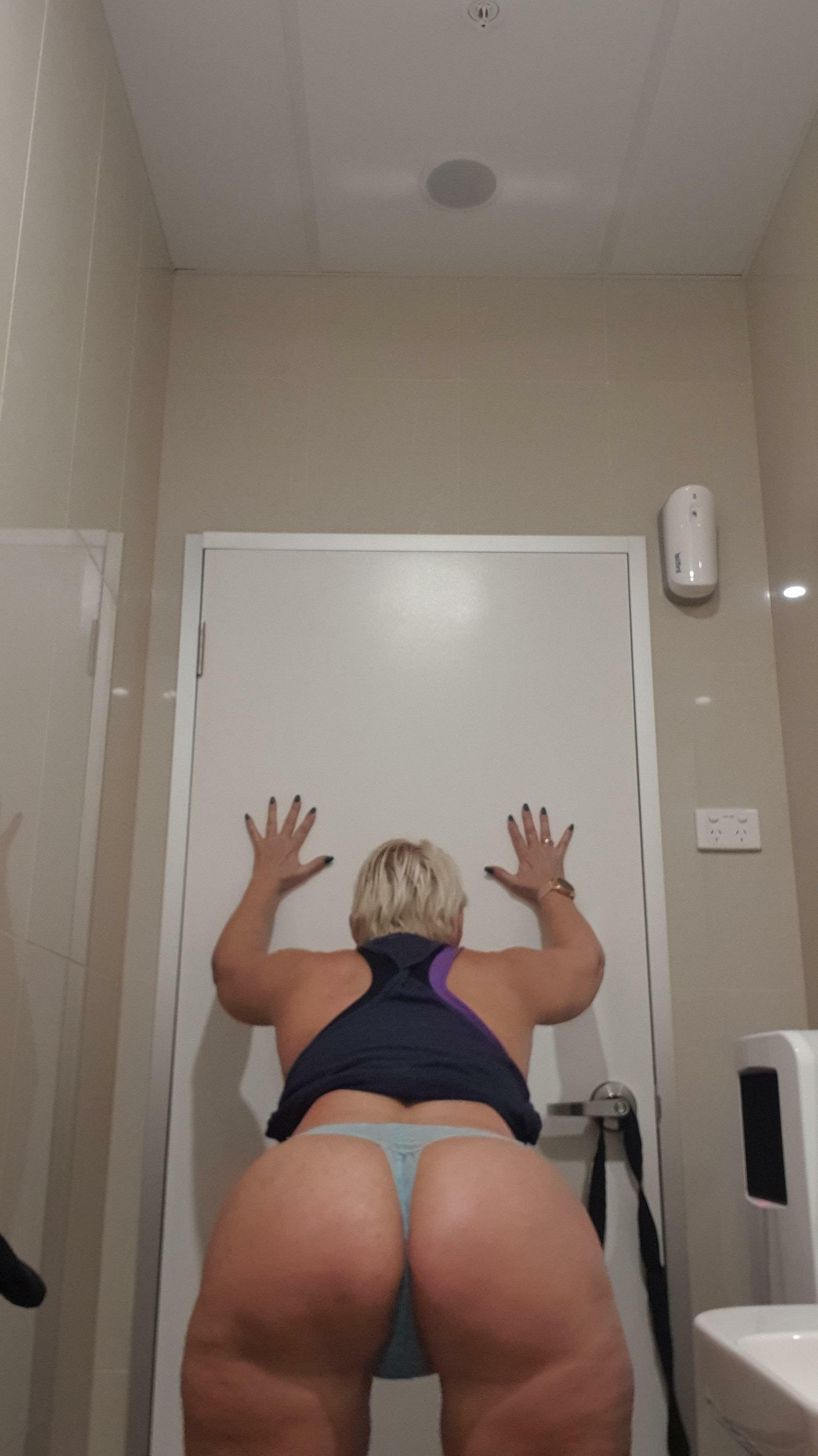 Big fat ass reveal I had done in the gym locker room xx 54yo   ðŸ‡¦ðŸ‡ºðŸ’‹