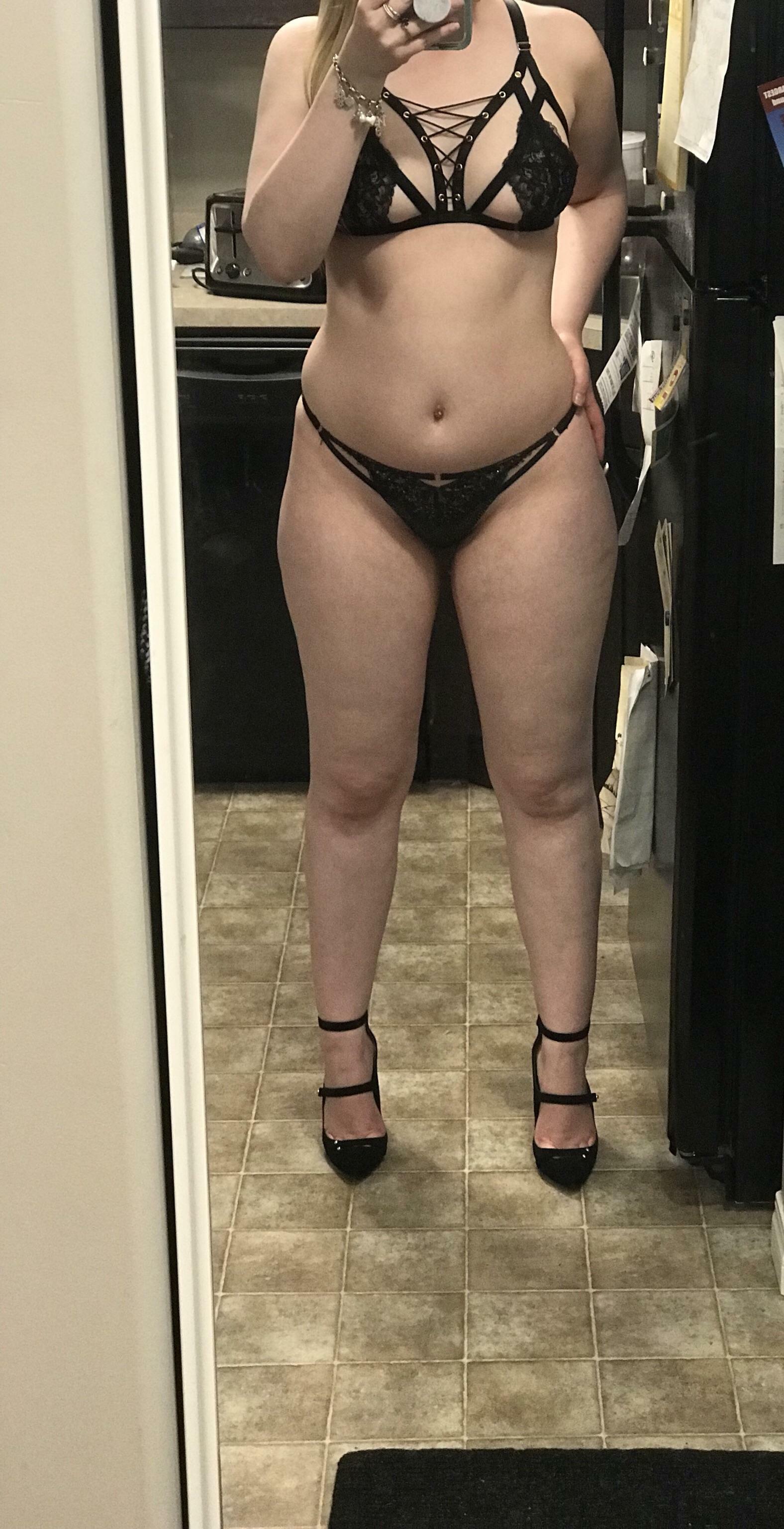 Hotwife looking for a new bull. 22F. Located in Alberta, Canada