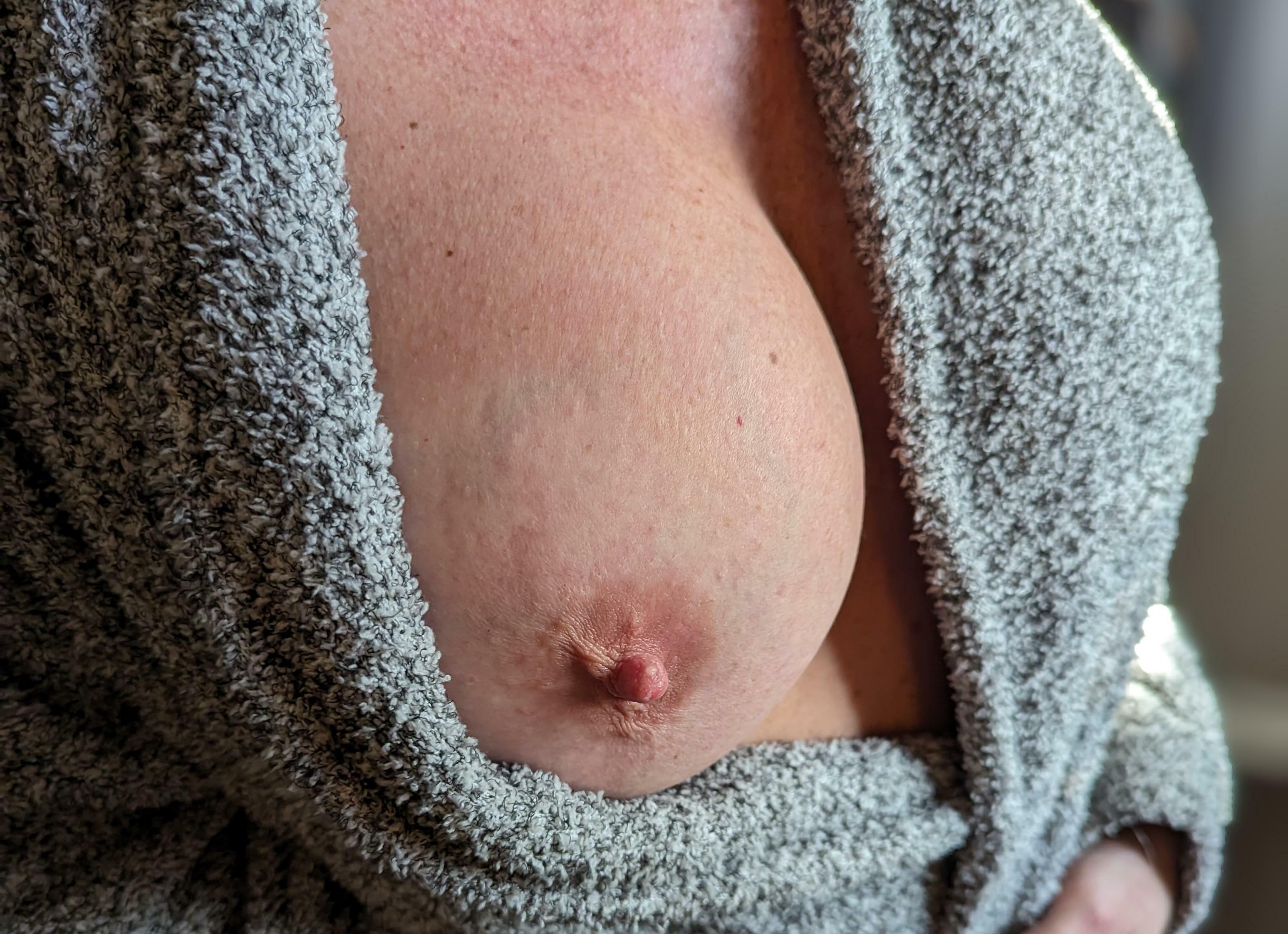 Pre-Shower shot before she heads to a nearby hotel bar. She is actively looking tonight