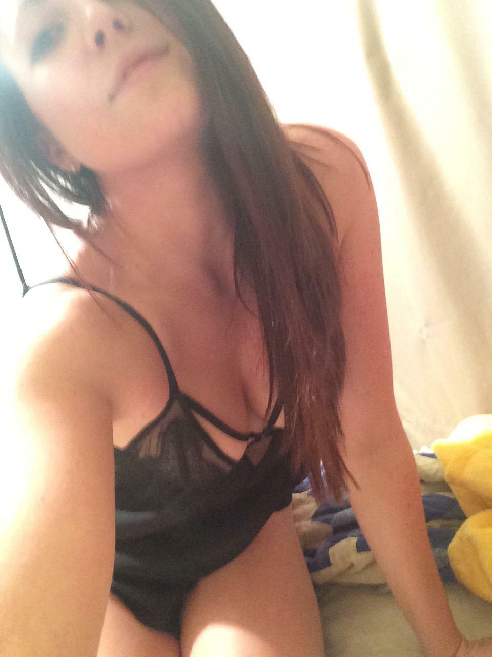 Love the idea of my wife being seduced by another man. Either she tells me or she keeps it a secret. Letâ€™s chat on kik. Please be bi and hq nude photo