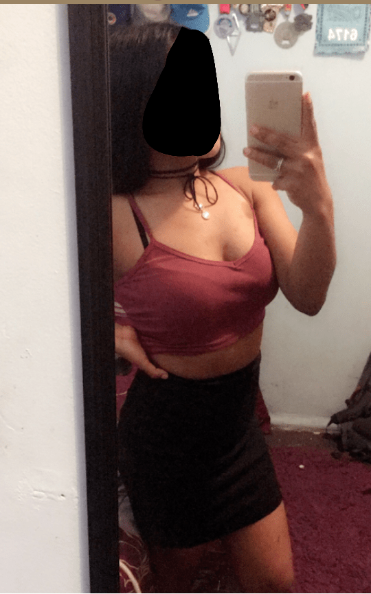 Im(25m) Looking for hung white or Hispanic bull to share my girlfiend(22f) have shared her before but she wants to try something bigger can send more pics if you do too. In chicago