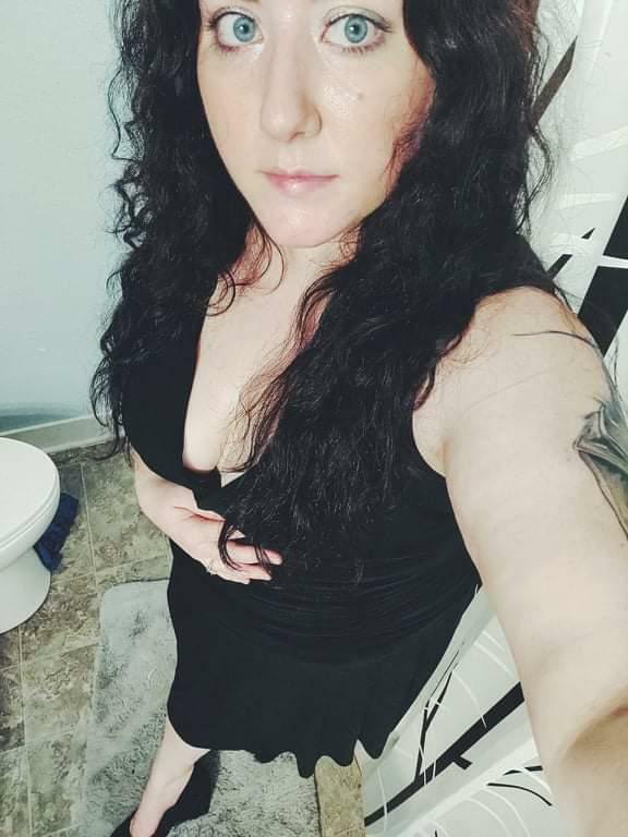 Hubby doesnt believe  that i can have all the dicks i could possibly want. Please blow up my inbox and show him exactly what i can have. Pics and details will catch my attention more
