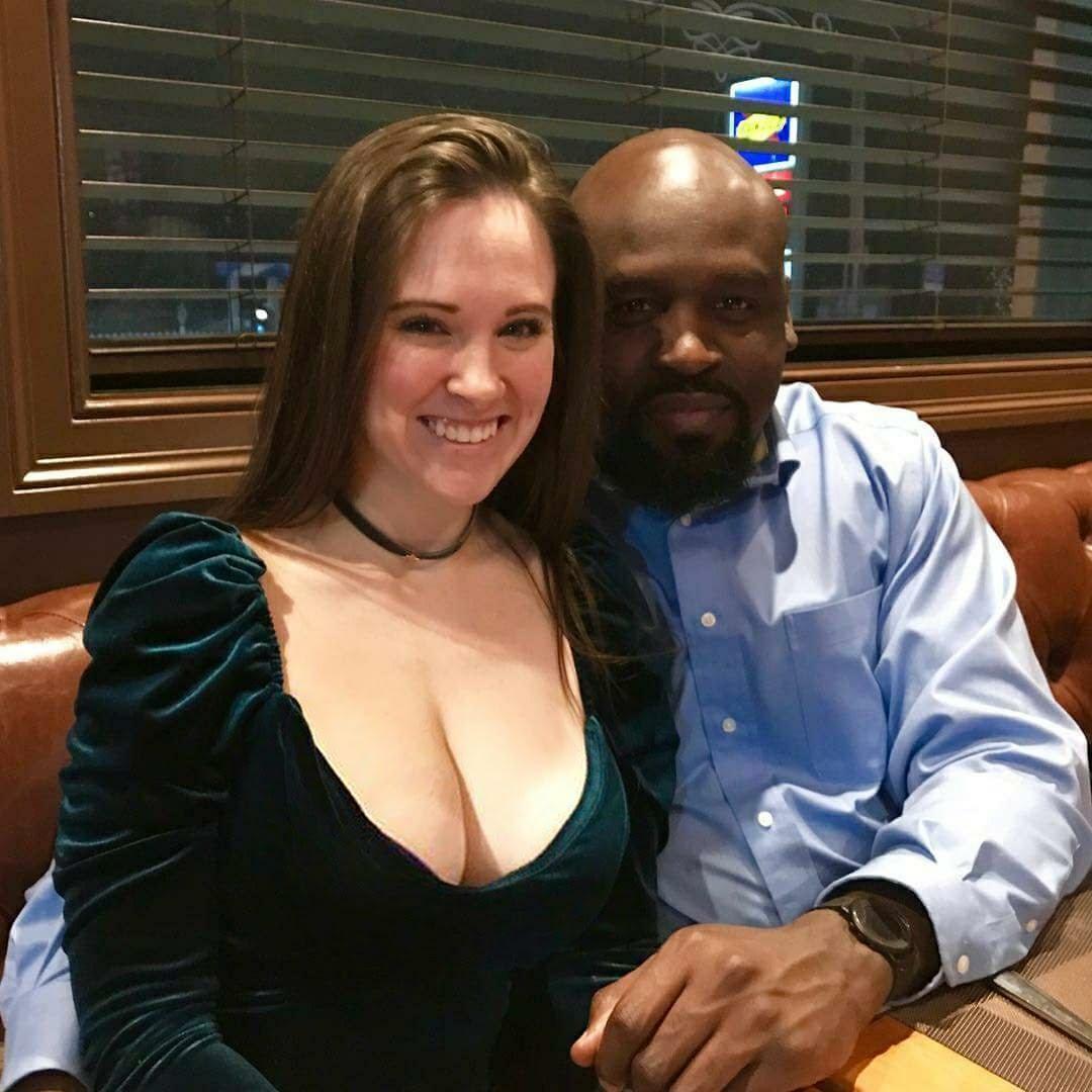 Big cleavage at a public restaurant