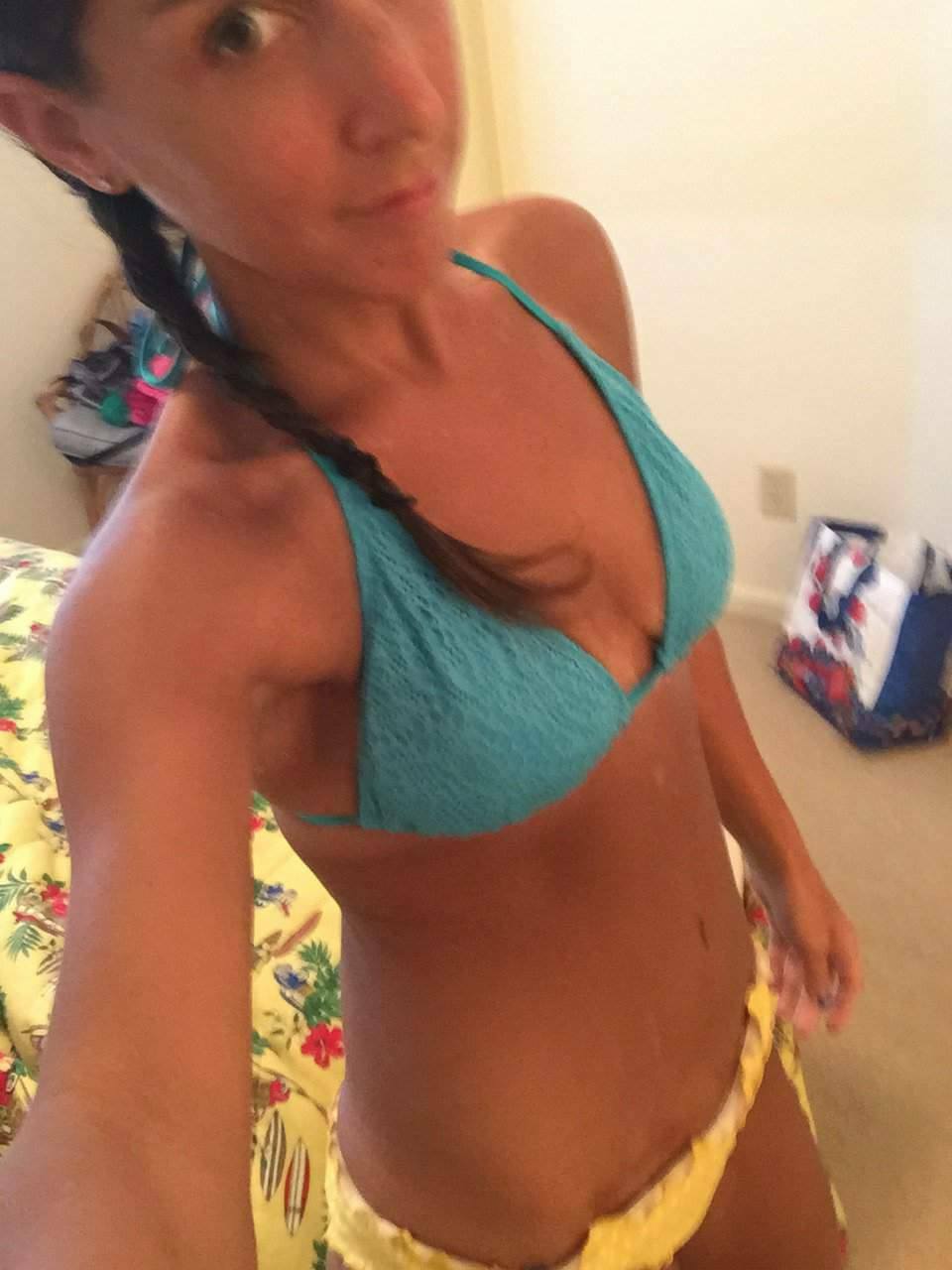 Who would like to fuck my hottie wife. 5'1" 119 30