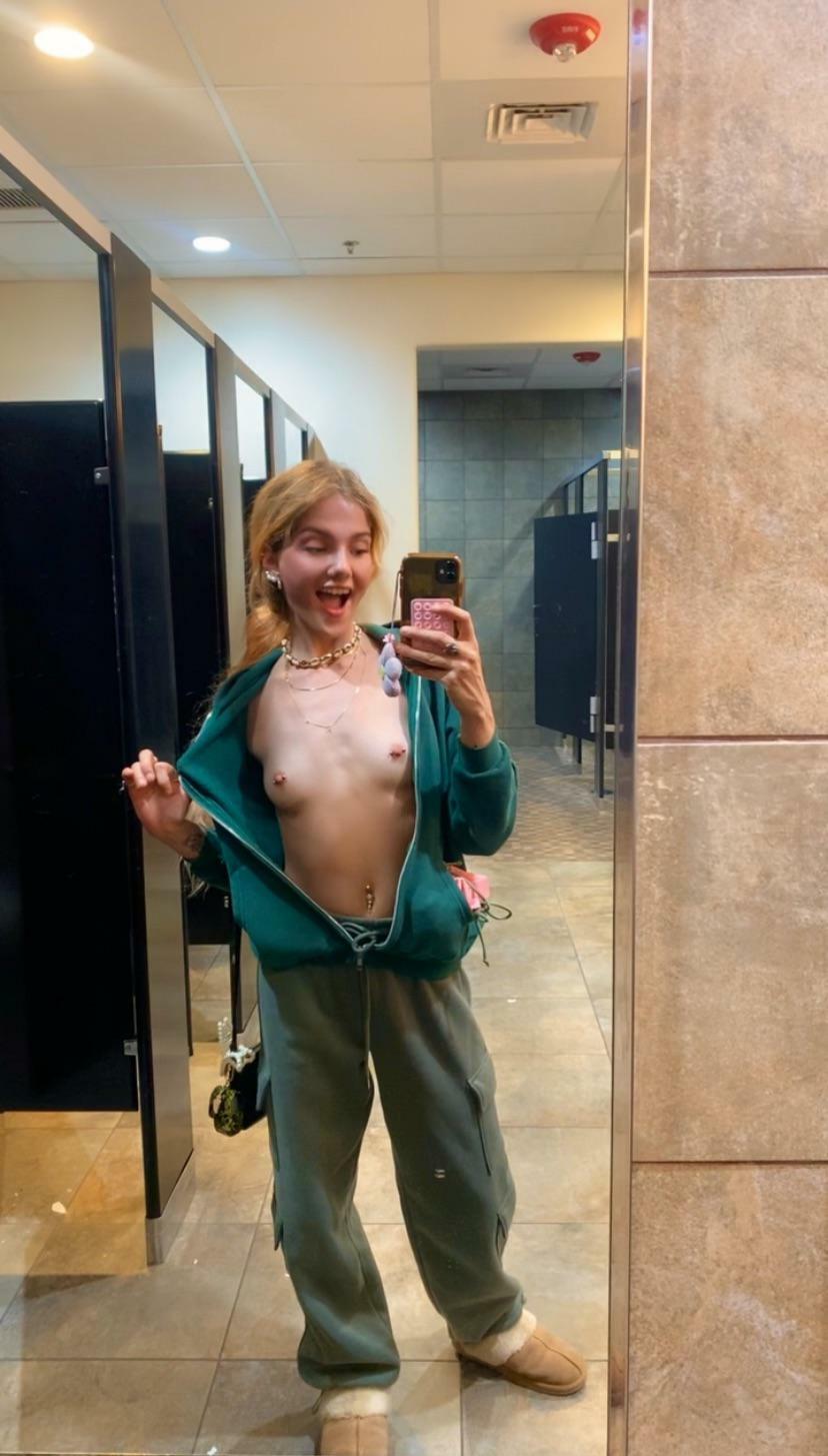 i love flashing my titties