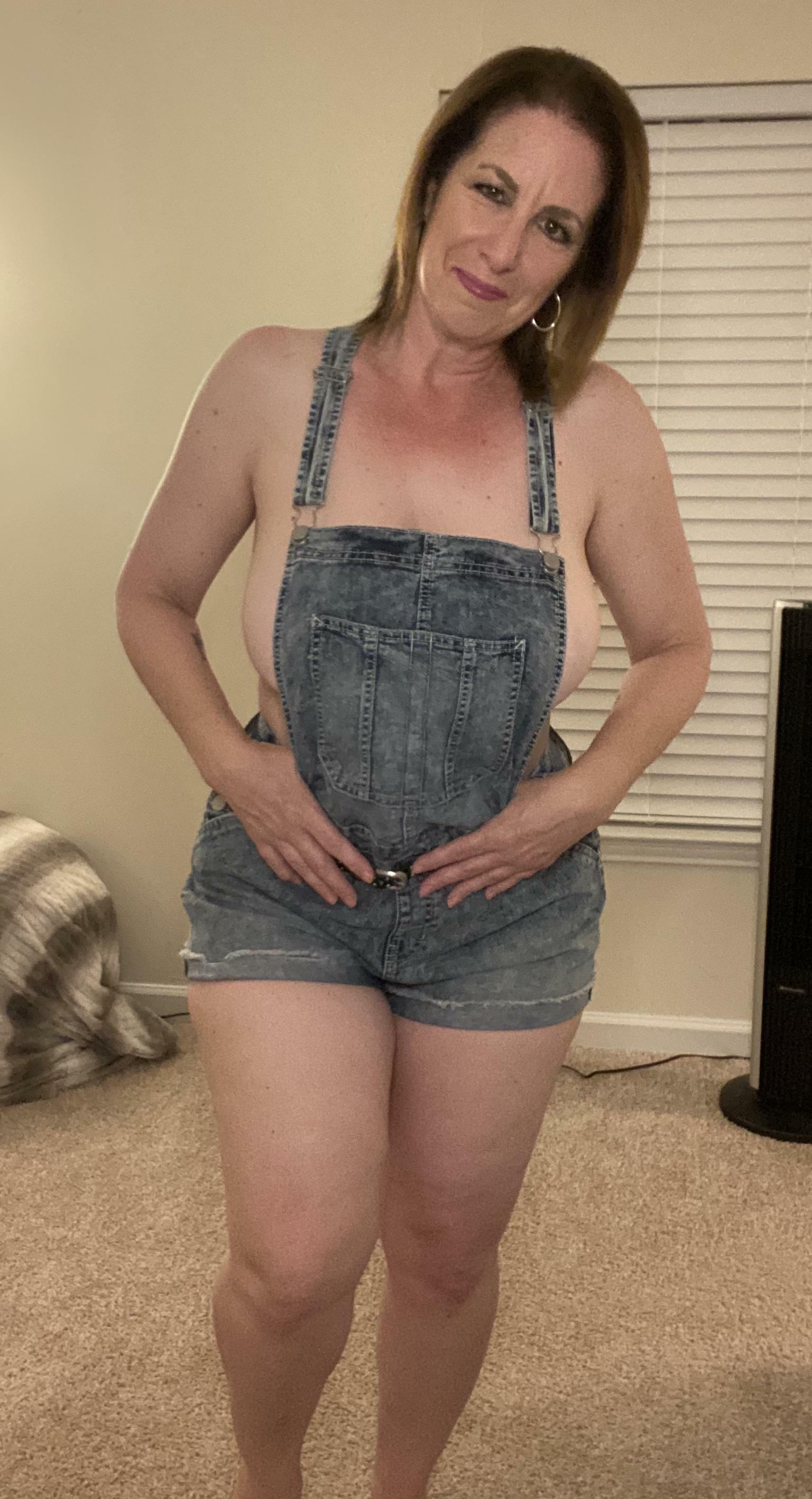 [48] I donâ€™t usually wear overalls, but I think I like these ðŸ˜œ What do you think?? ðŸ˜‰