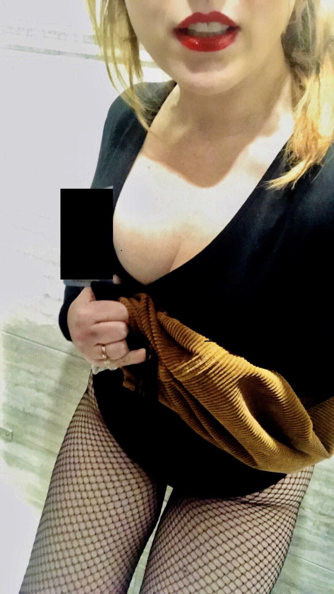 I gotta work these fishnets back into my fall wardrobe ðŸ¤” 48(f)