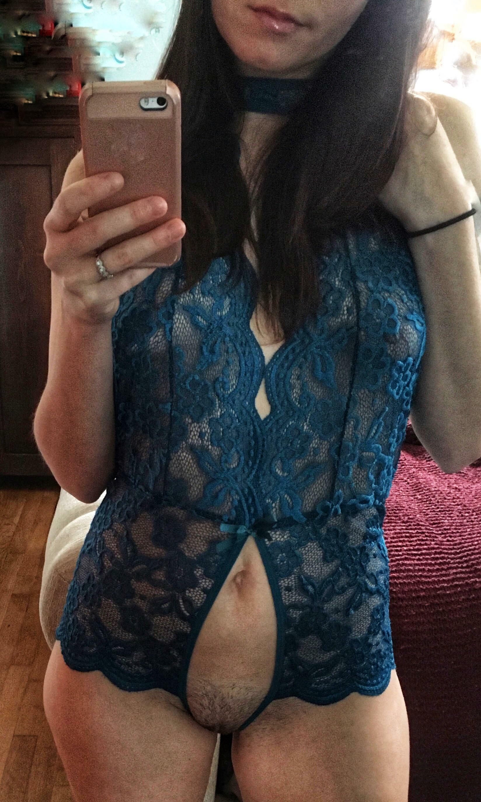 I love this lingerie. Think I need it in a few colors â¤ï¸ðŸ˜˜ (f)