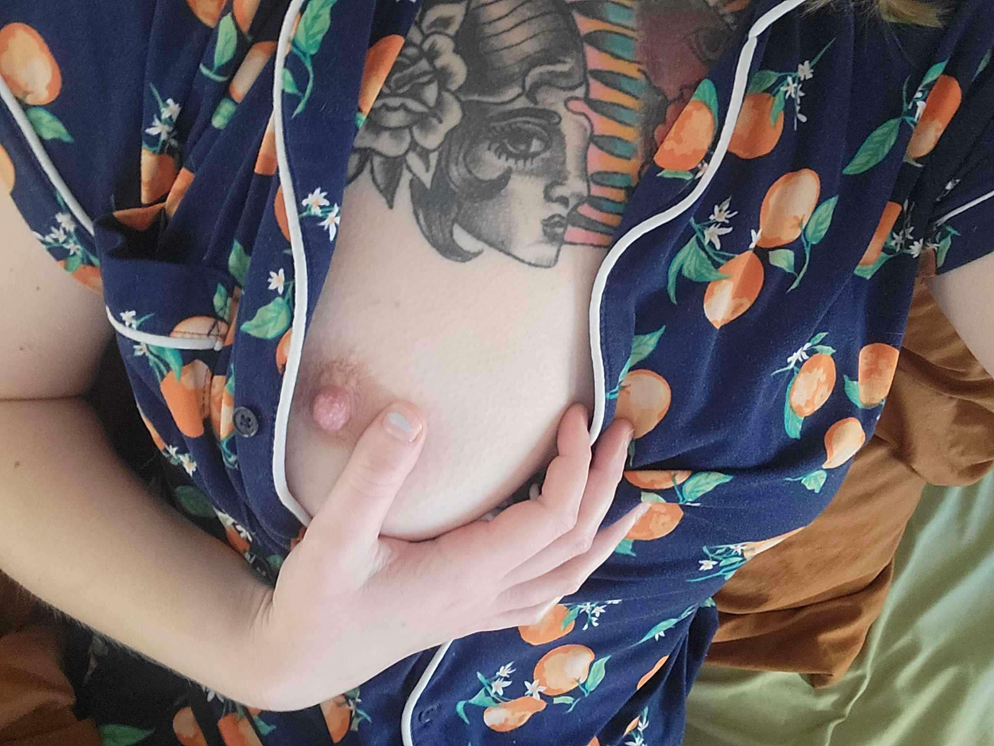 Peekaboo (28yr old mom of 2)