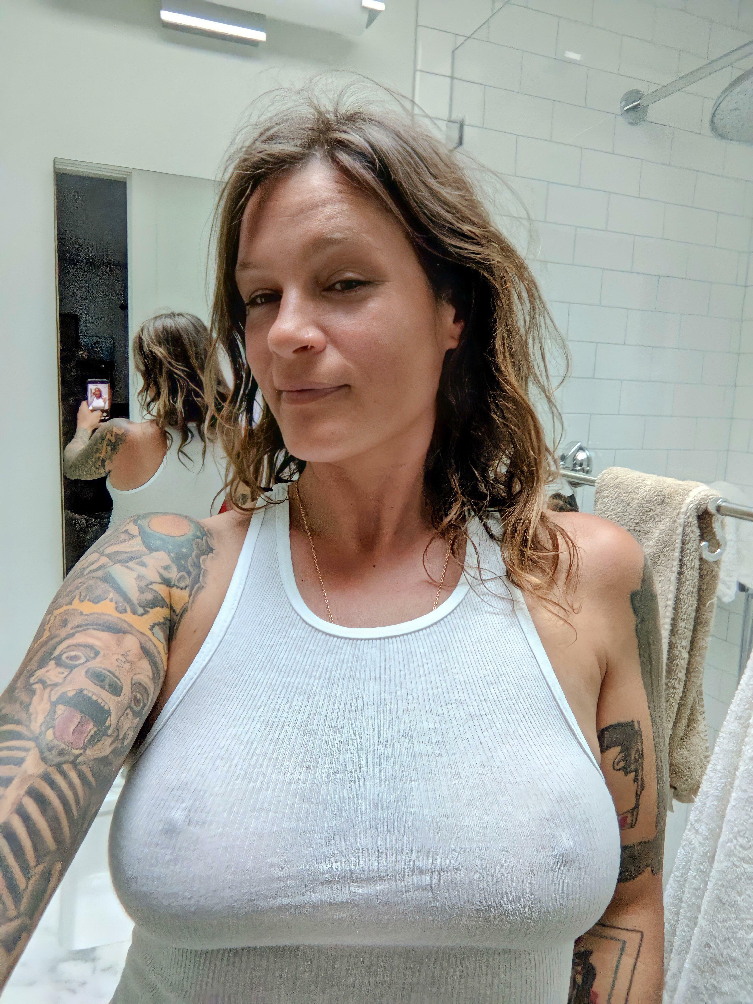 amateur big tits topless nude