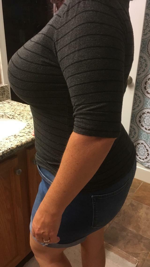 I think I distracted my coworkers today. They kept staring at my tits. (F49) â¤ï¸