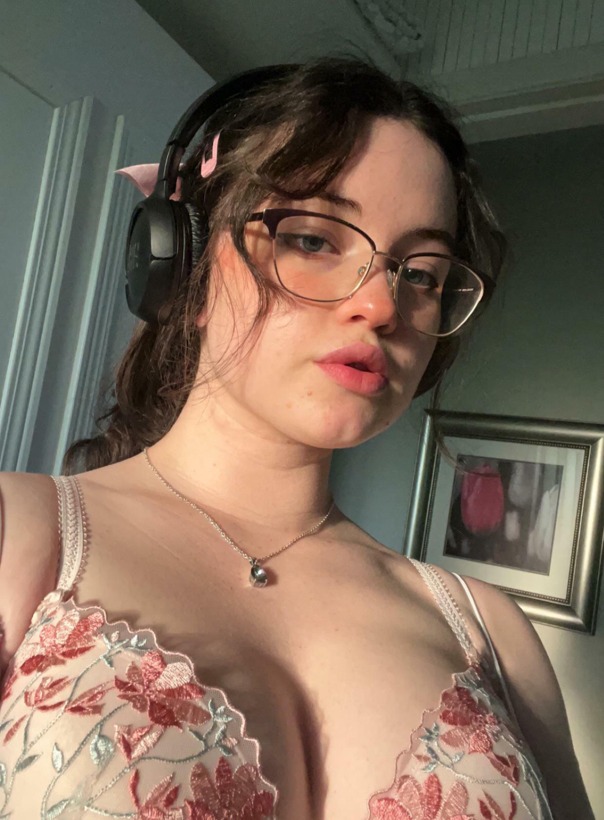 19yrs old and already blind as shit &lt;3