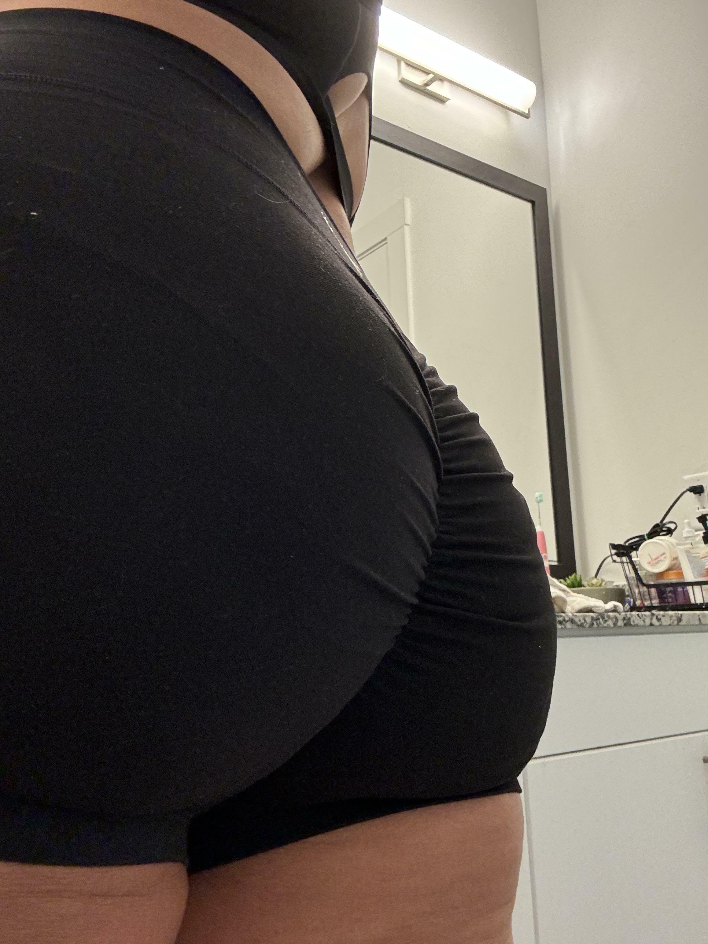 ? still working on these curves! HaPpY hUmP Day! ?