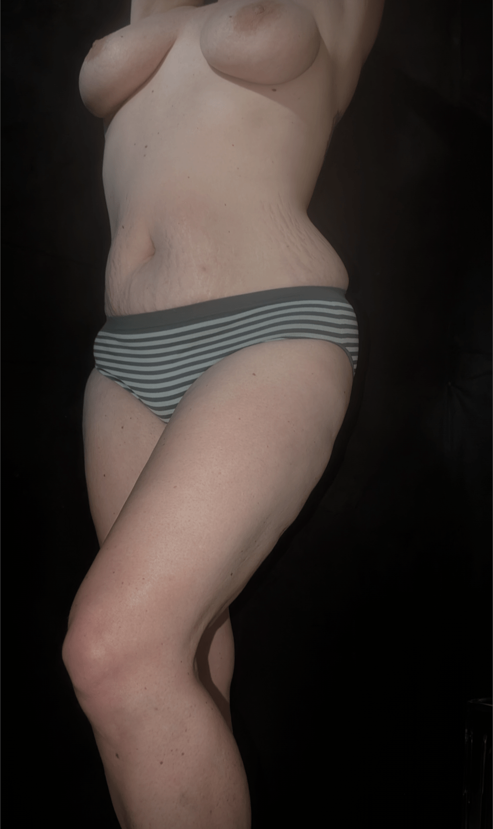 Just a curvy hotwife showing you my curves