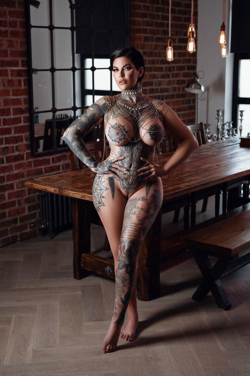 Curves &amp; Tats