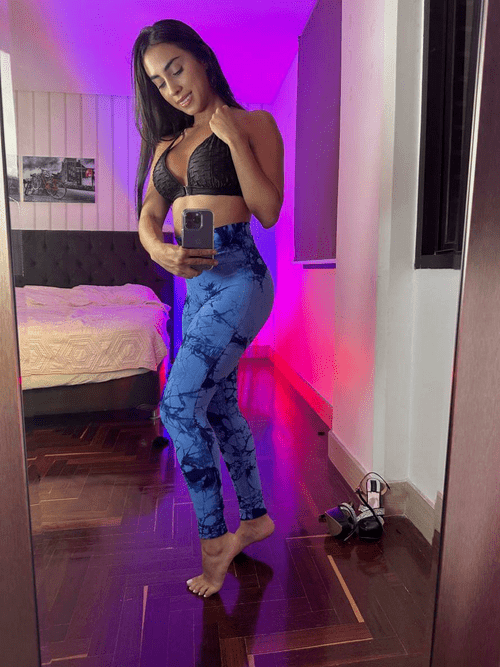 These tight leggings are hugging my ass