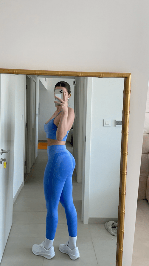 These blue yoga pants really know how to do the job, don’t they? ?