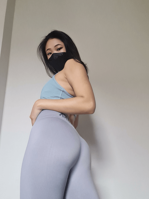 Do you like light-blue leggings?