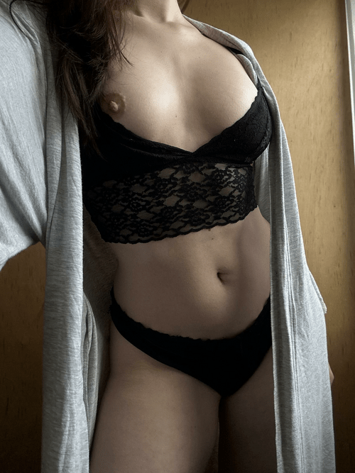 We should love all boobs but even more the small ones
