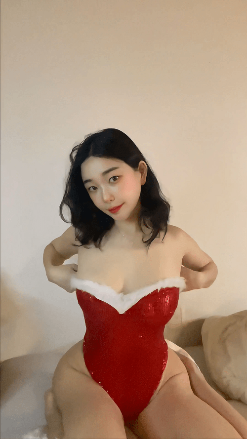 5'5 asian gal and I like to sleep with my puppy doll