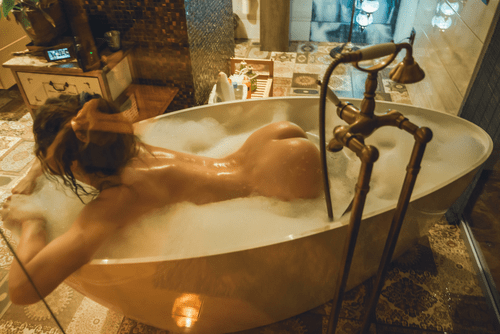 Scrubby dub dub, that's my cute little butt in a tub!