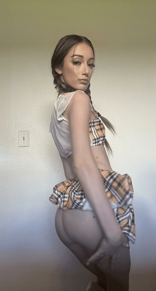 Hope some of you are into petite butts too :)