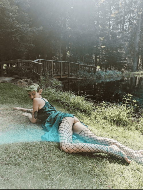 Cute little elf butt?