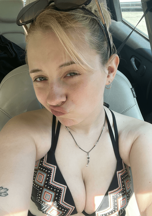 18y old 5,0 I hope I’m not too small for you