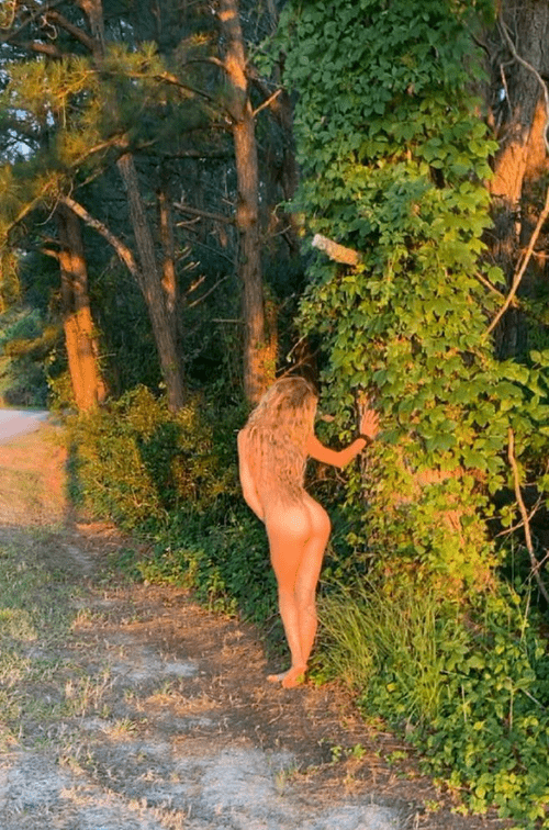 a wild bubble booty spotted in the sun
