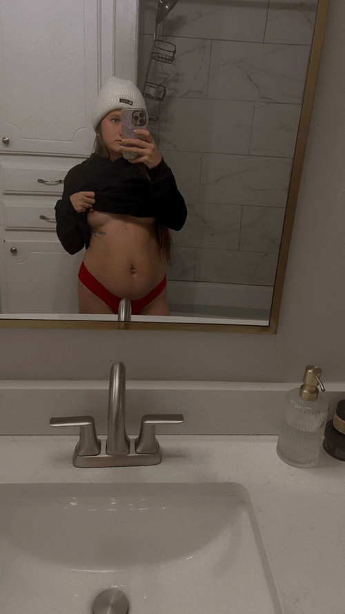 4’9 fun sized milf