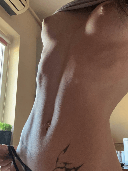 I'm a strong, independent, fun sized girl