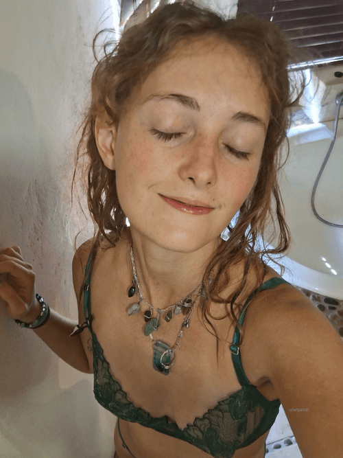 feelin so chill in my green lingerie for u