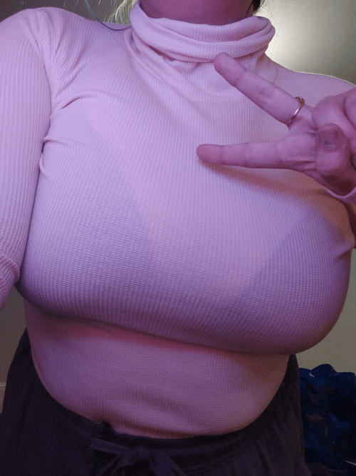 I've worked so hard to look like this in a turtleneck (lost over 60lbs this yr) I'm so happy I get to wear what I love now :3