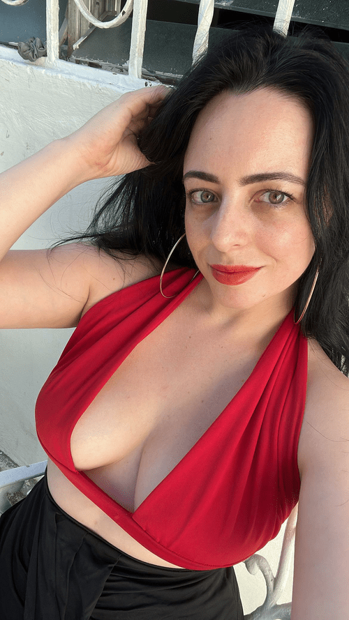 Love my cleavage in this halter top!