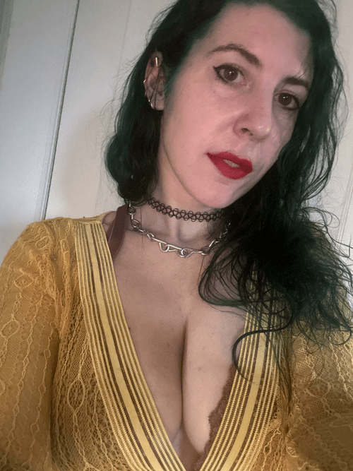 Bright yellow cleavage