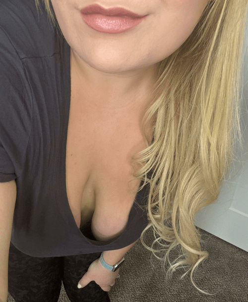 Just a basic tee with a lil downblouse today