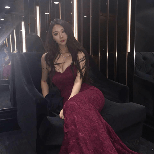 Drop dead gorgeous Asian woman