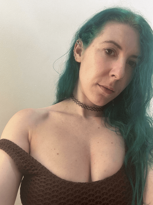 Off the shoulder cleavage