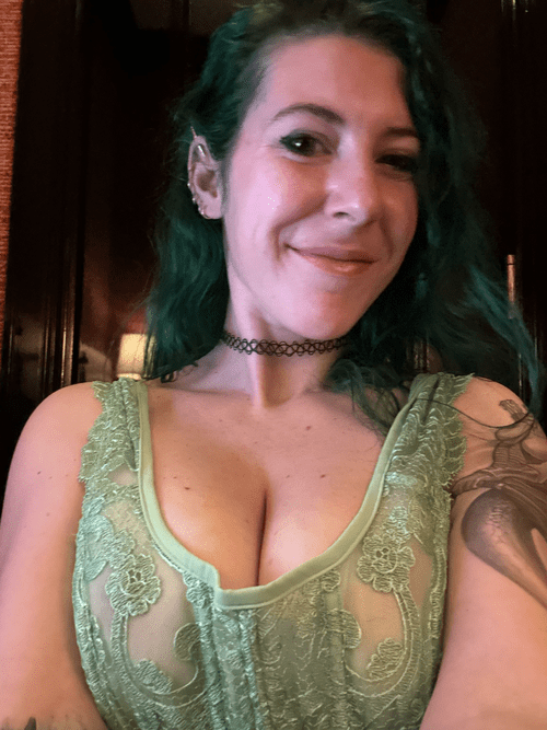Green lace cleavage