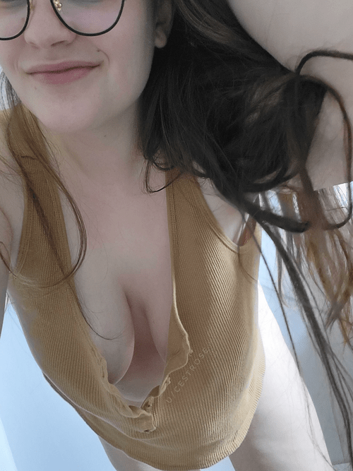 Cheeky smiles pair well with teasy titties, don't you think?