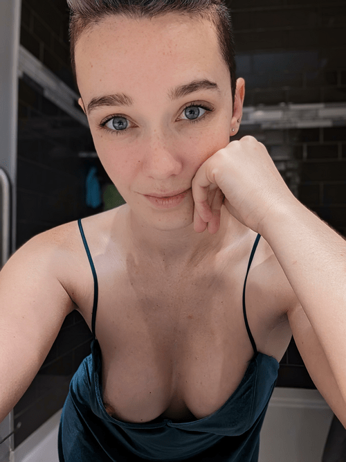 Hope I'm not too distracting tonight ?