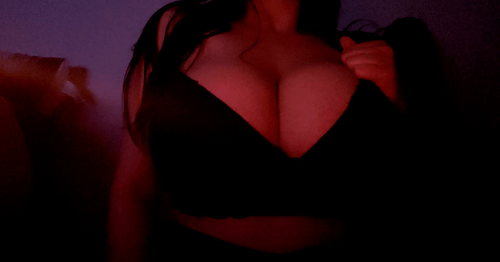 My yummy cleavage