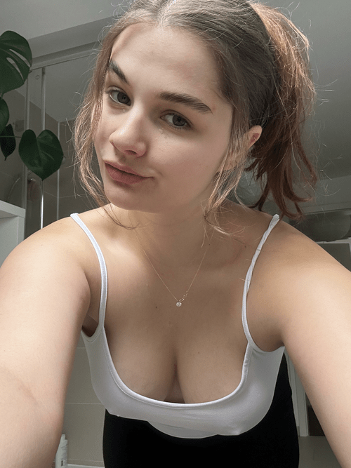 Hopefully someone here likes thicc 19yo girls