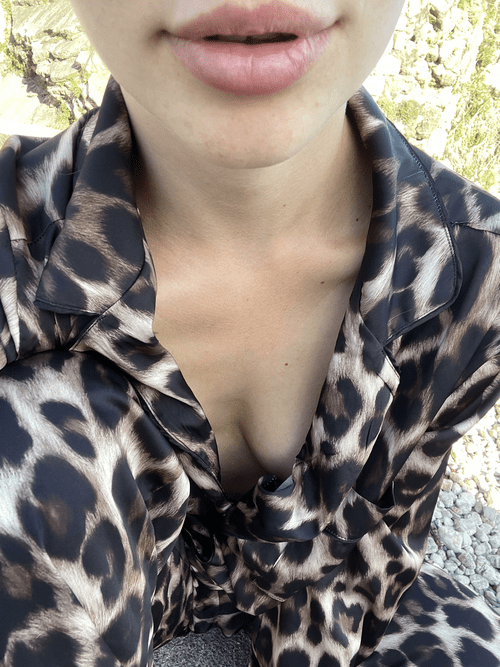 Natural downblouse in public