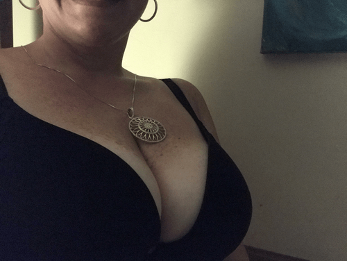 A little evening cleavage for your viewing pleasure