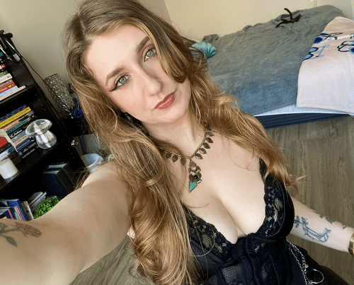 Chose my concert outfit for next week :) can’t wait!