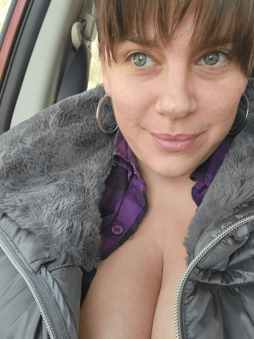 Eyes &amp; cleavage ?