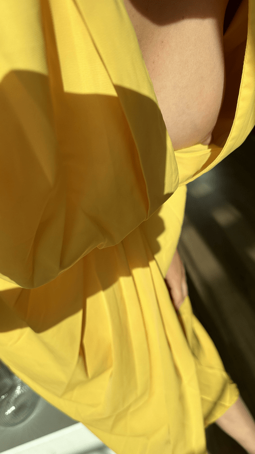 Today is a sunny day so I wore a dress. Do you think my colleague from the desk next to me will complain about this view?